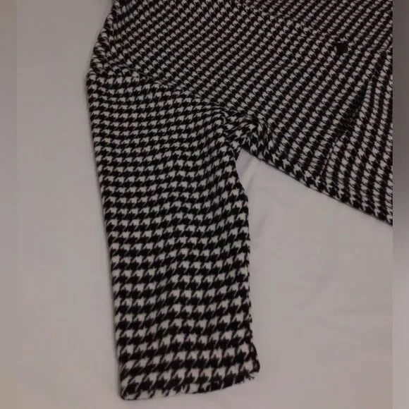 Old Navy Black & Whitee Houndstooth Coat New Size XL